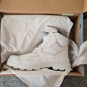 Palladium - All white high top sneakers